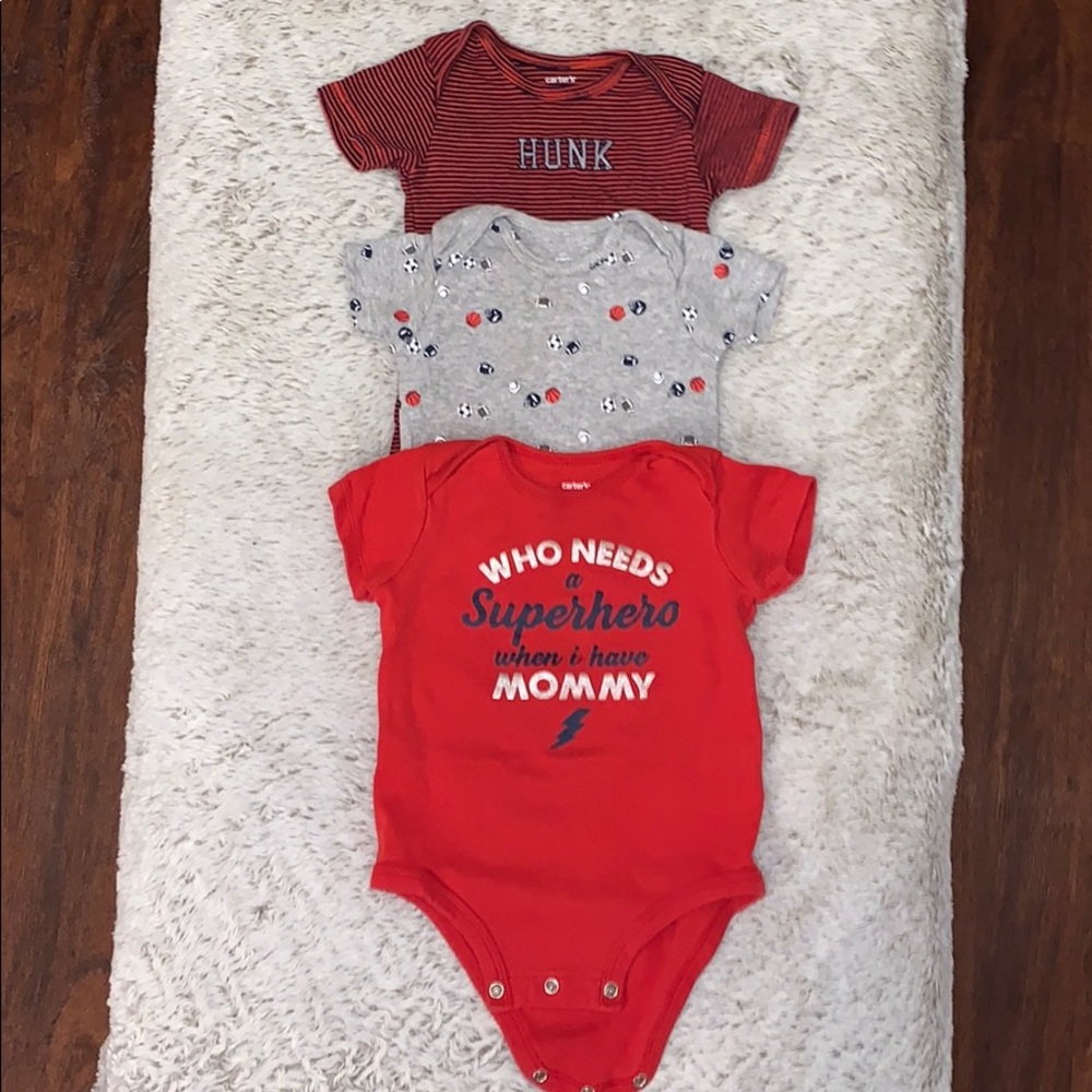 3 short-sleeve onesies